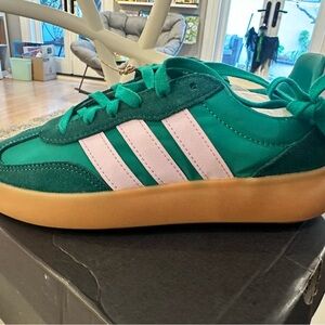 Adidas Womens Green and White  Barreda Decode Sneaker size 7 NWT